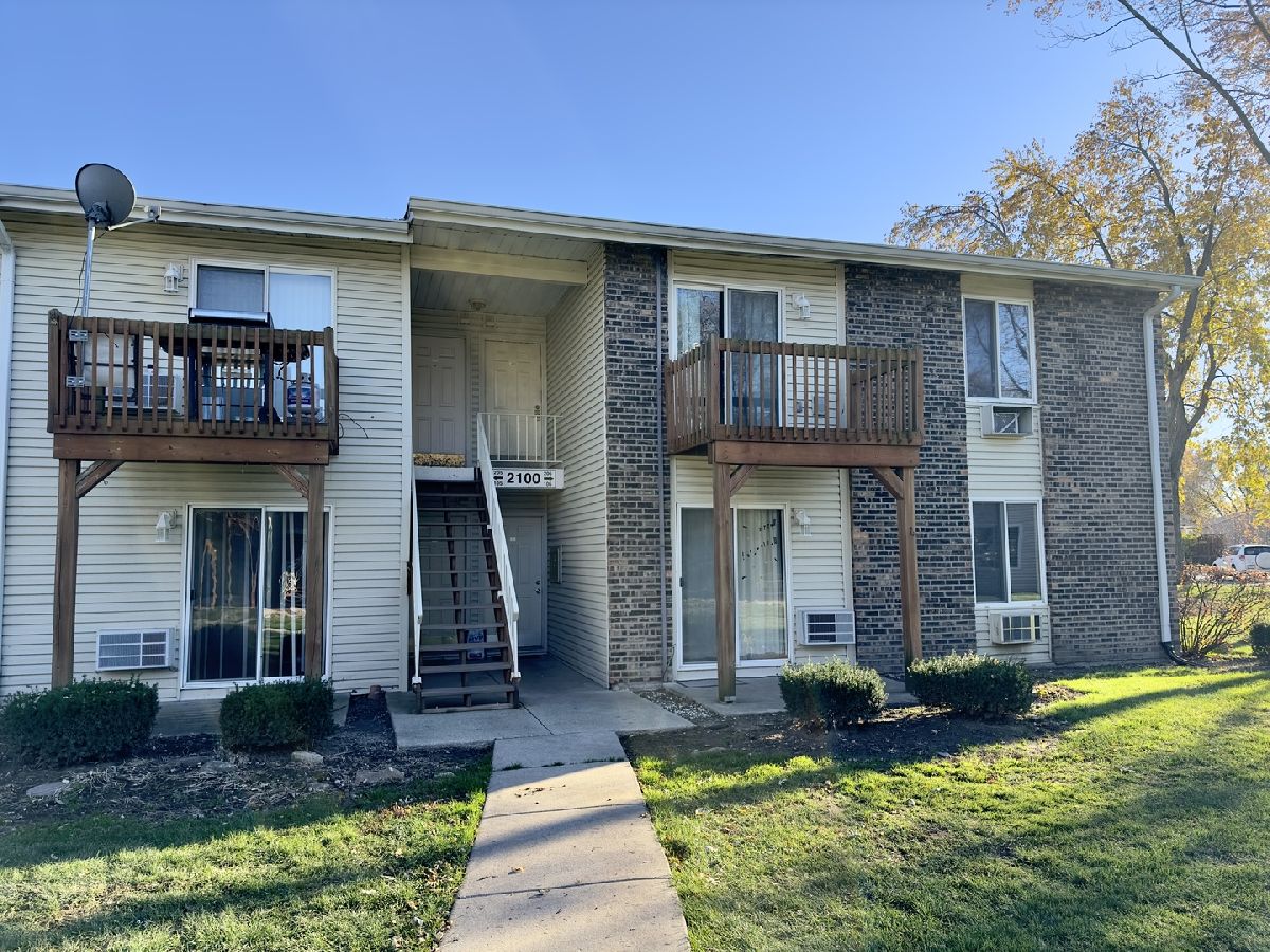 Condominiums Sold Deer Run Oswego Illinois, 2100 Light