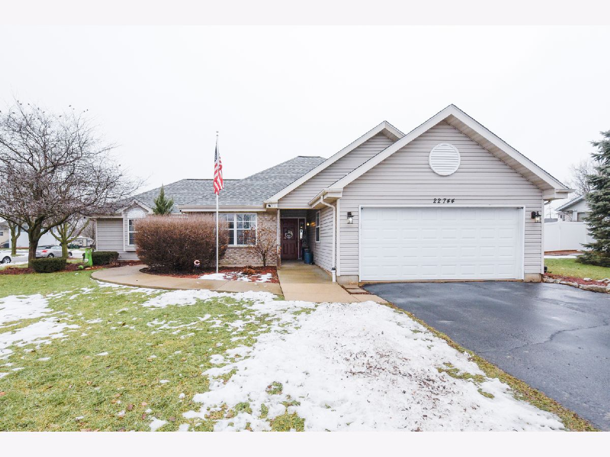 Homes & Condos & Townhomes Sold Park Place Channahon Illinois, 22744 Park Place
