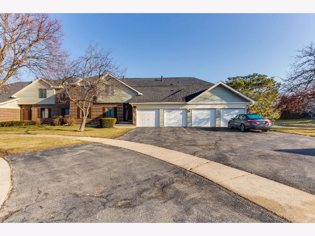 Condominiums Rented Cross Creek Roselle Illinois, 896 Cross Creek
