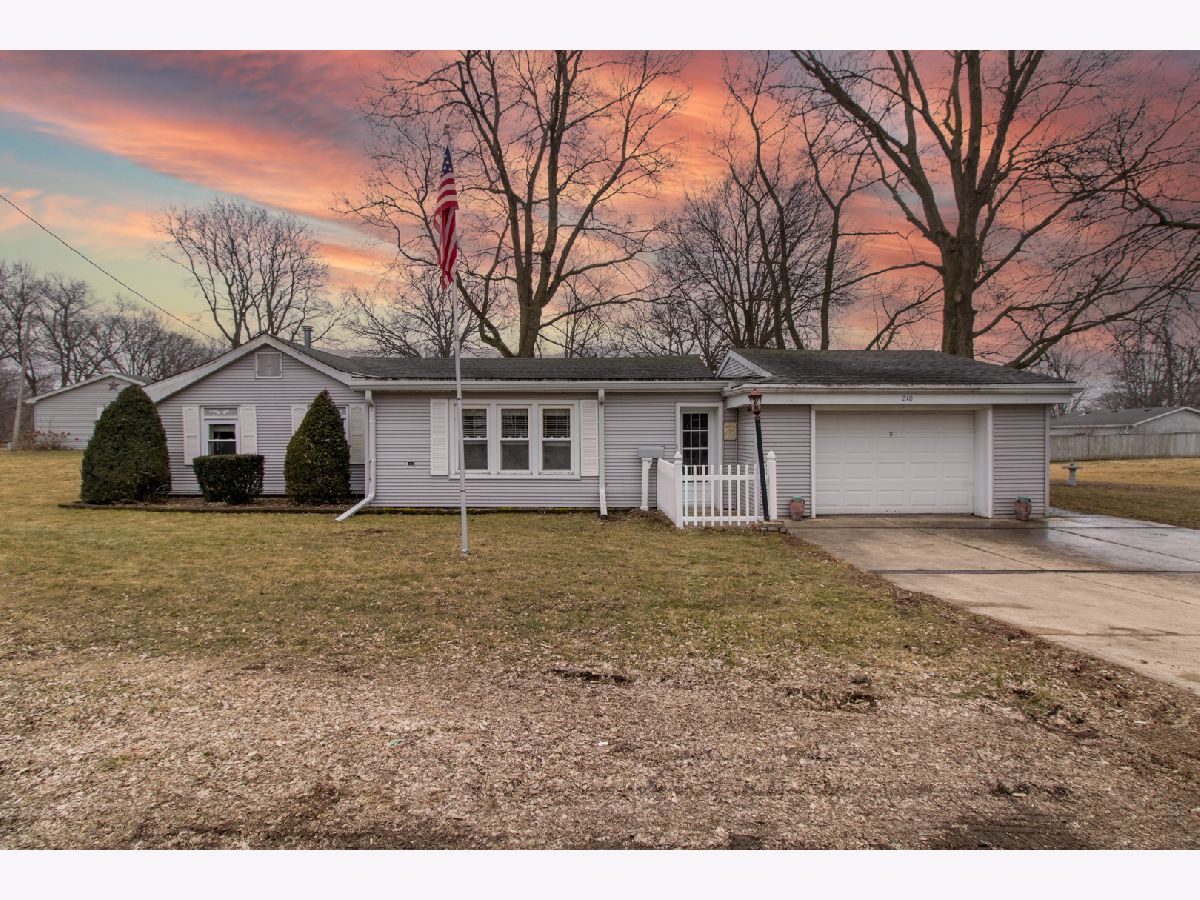 Sold Saybrook Illinois, 210 North
