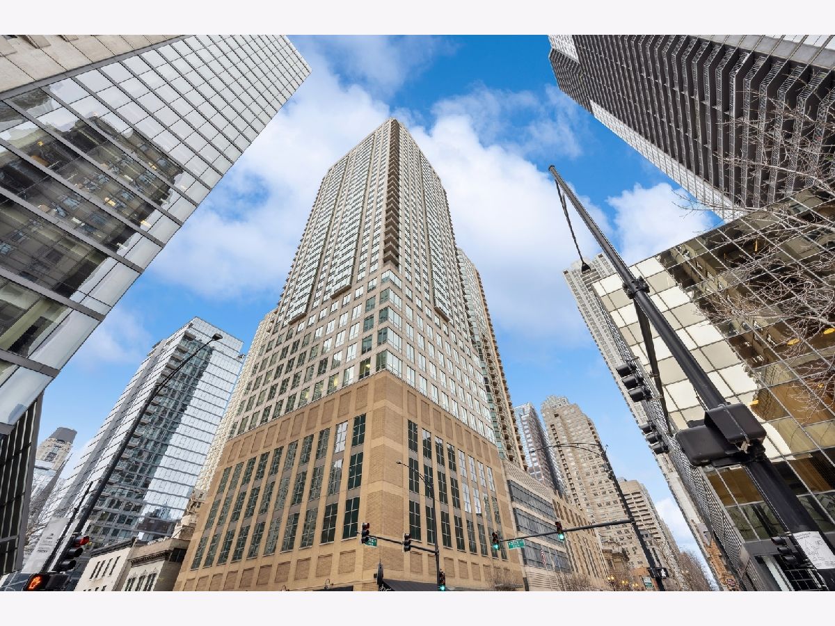 Condominiums Sold 2 E Erie Condos Chicago Illinois, 2 Erie