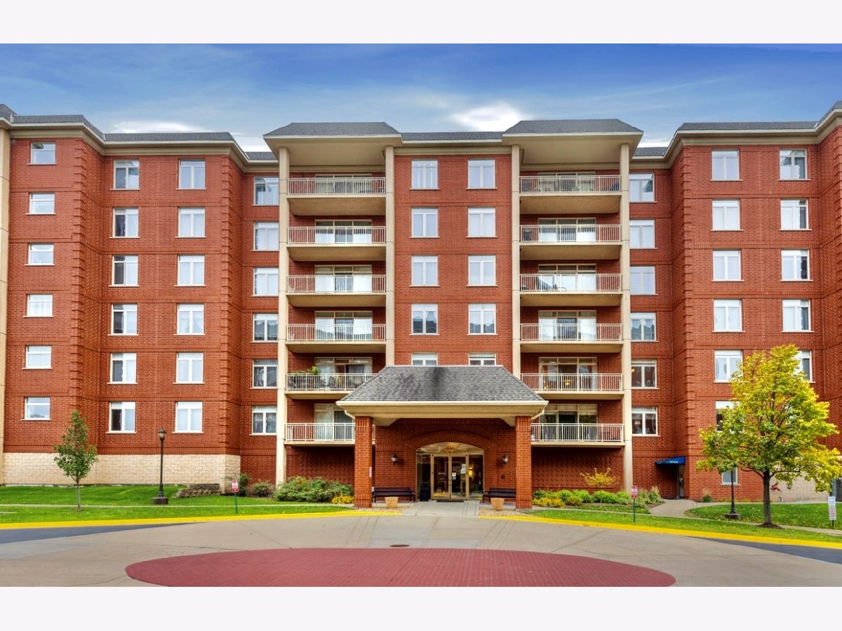 Condos & Townhomes & Homes Sold Woodlands Of Morton Grove Morton Grove Illinois, 8300 Callie