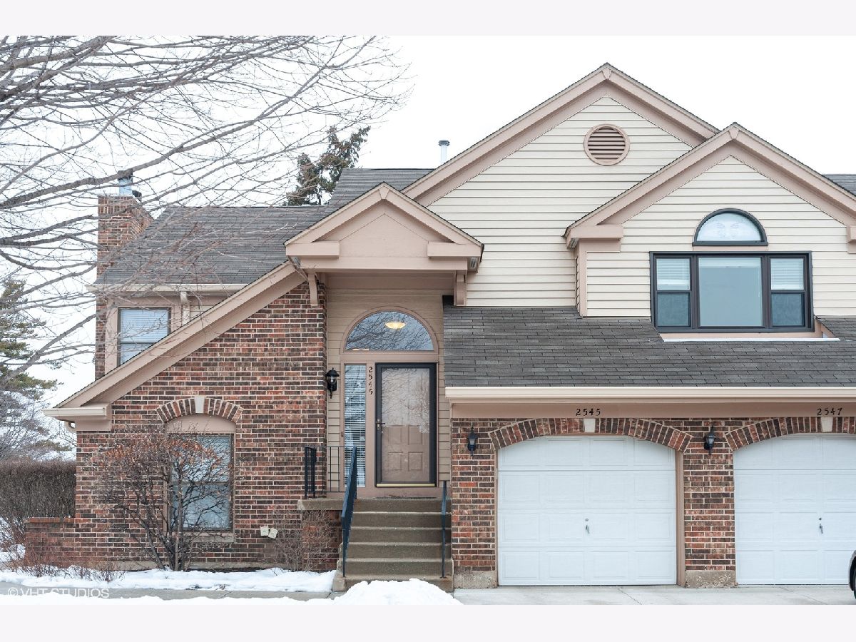 Townhomes & Condos & Homes Rented Woodlands Of Fiore Buffalo Grove Illinois, 2545 Live Oak
