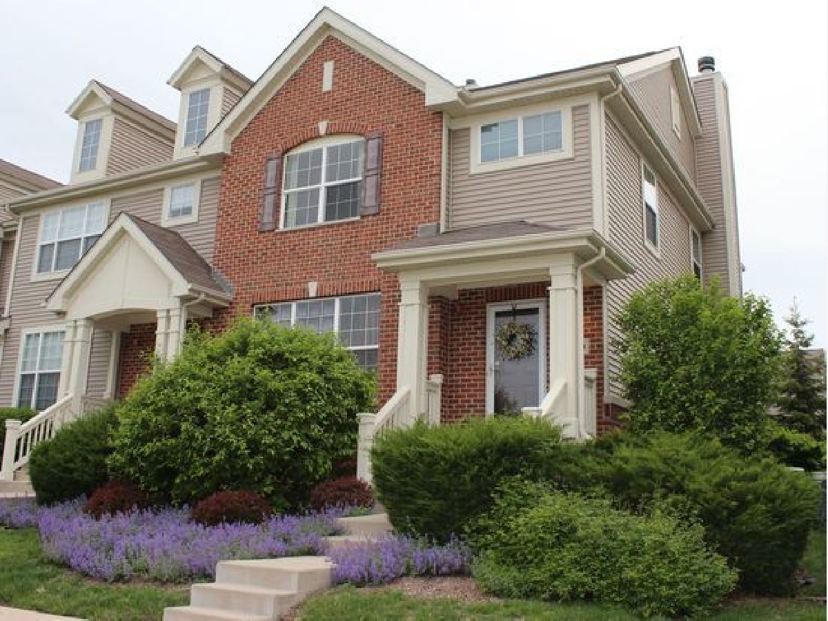 Townhomes Rented Asbury Place Bartlett Illinois, 330 Prospect