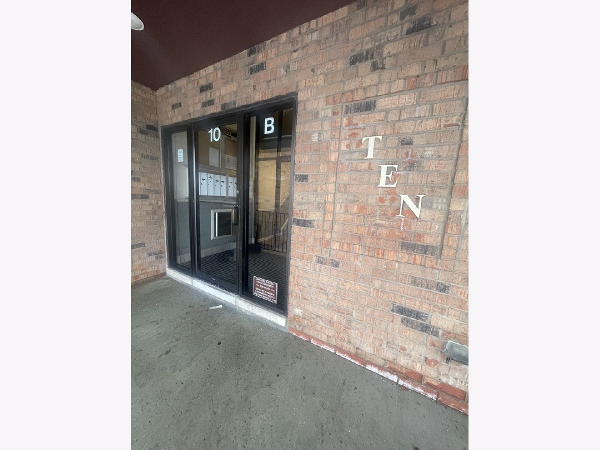 Condominiums Sold Arbors Buffalo Grove Illinois, 10 Oak Creek