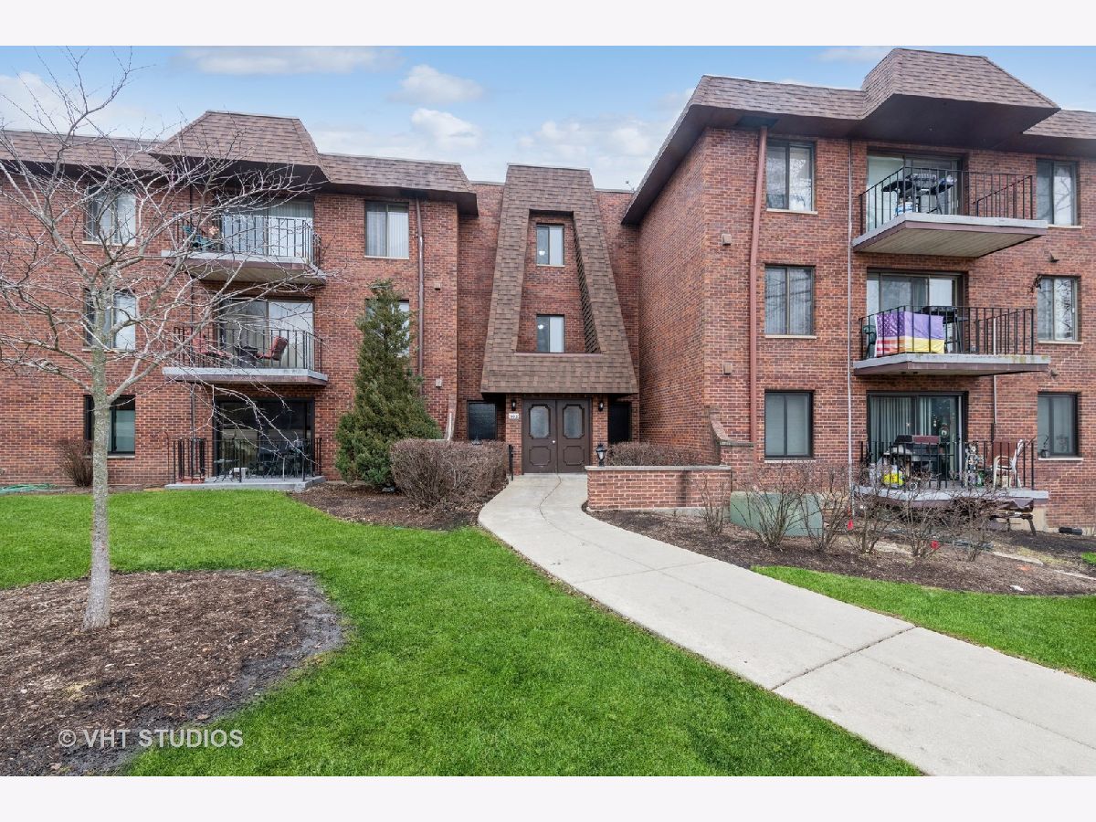 Townhomes & Condos & Homes Sold Knollwood Lake Zurich Illinois, 80 Pleasant