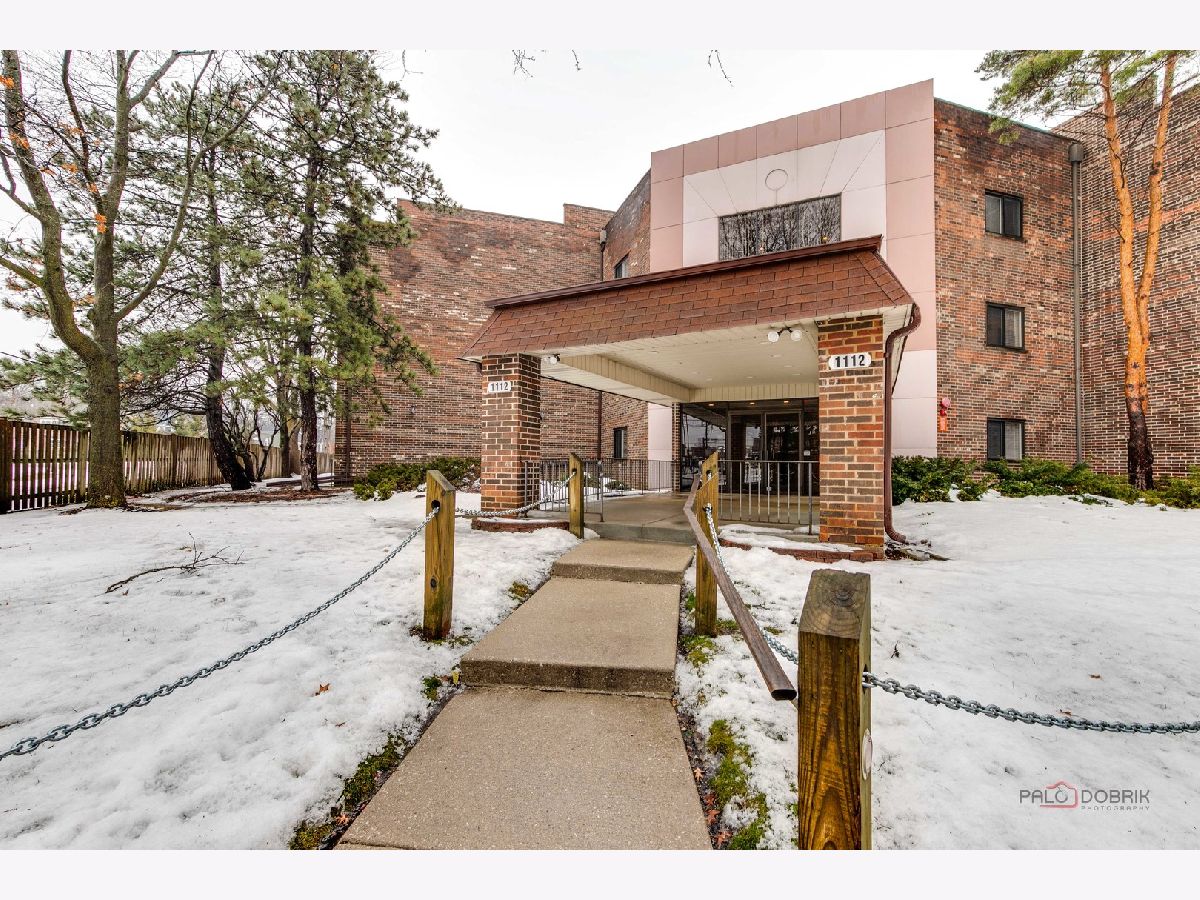 Condominiums Rented Glencove Estates Glenview Illinois, 1112 Castilian