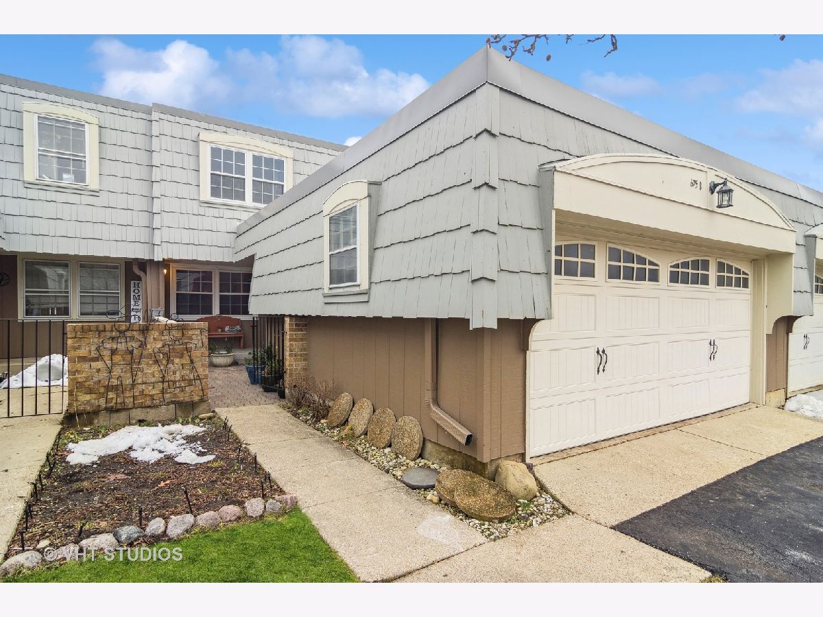 Townhomes & Condos & Homes Sold Elk Grove Estates Elk Grove Village Illinois, 675 Versailles