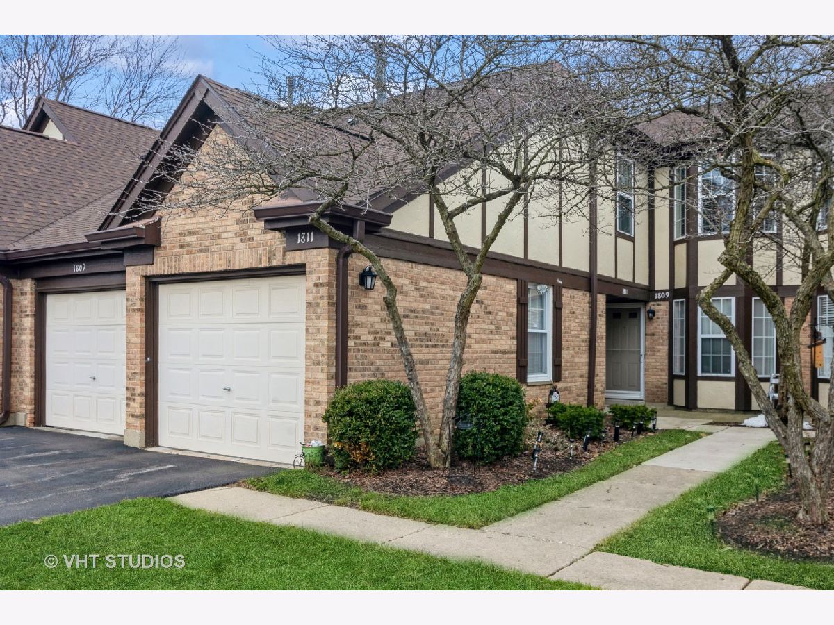 Townhomes & Condos Sold Wildberry Streamwood Illinois, 1811 Quaker Hollow