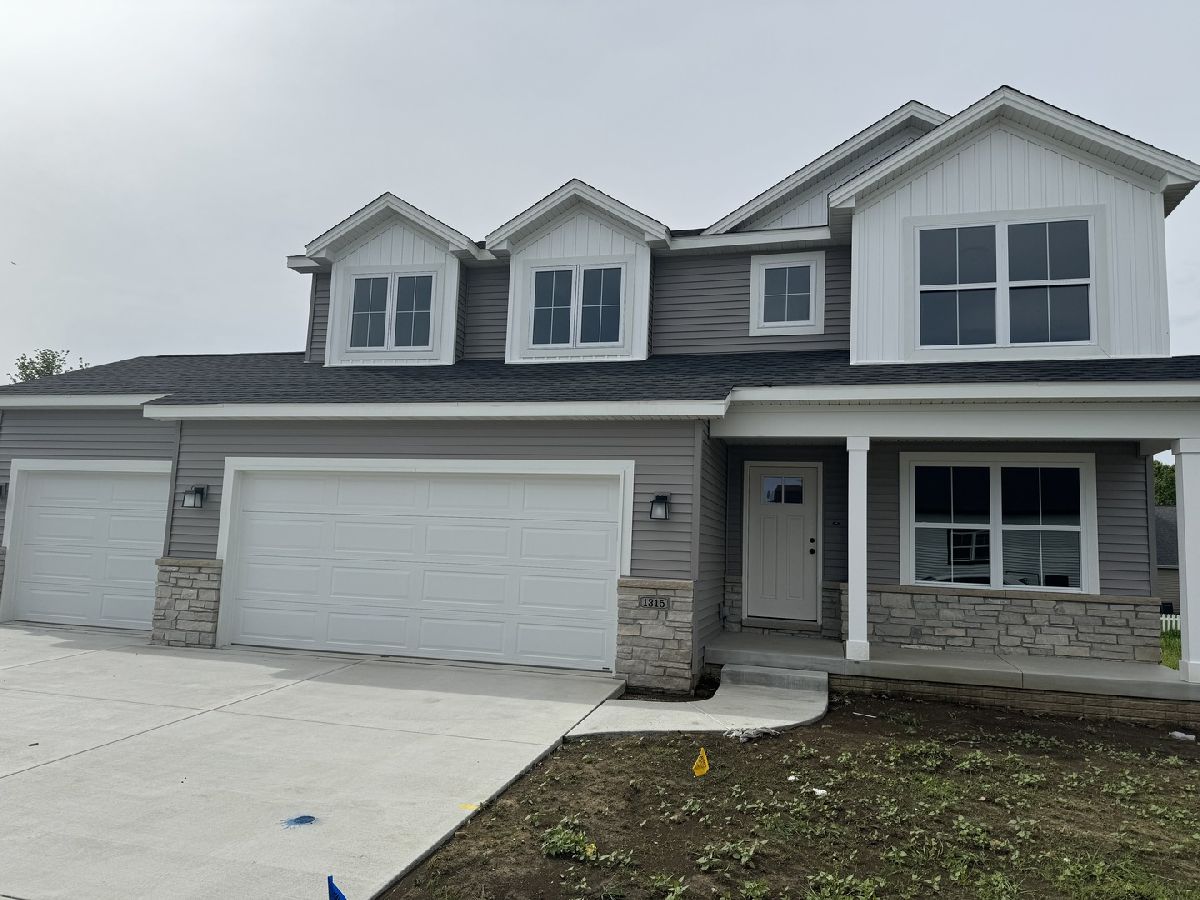 Homes & Condos & Townhomes Sold Kelley Glen Normal Illinois, 1315 Galway