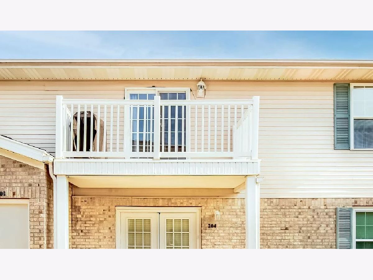 Condos & Townhomes Sold Airport Park Bloomington Illinois, 1040 Ekstam