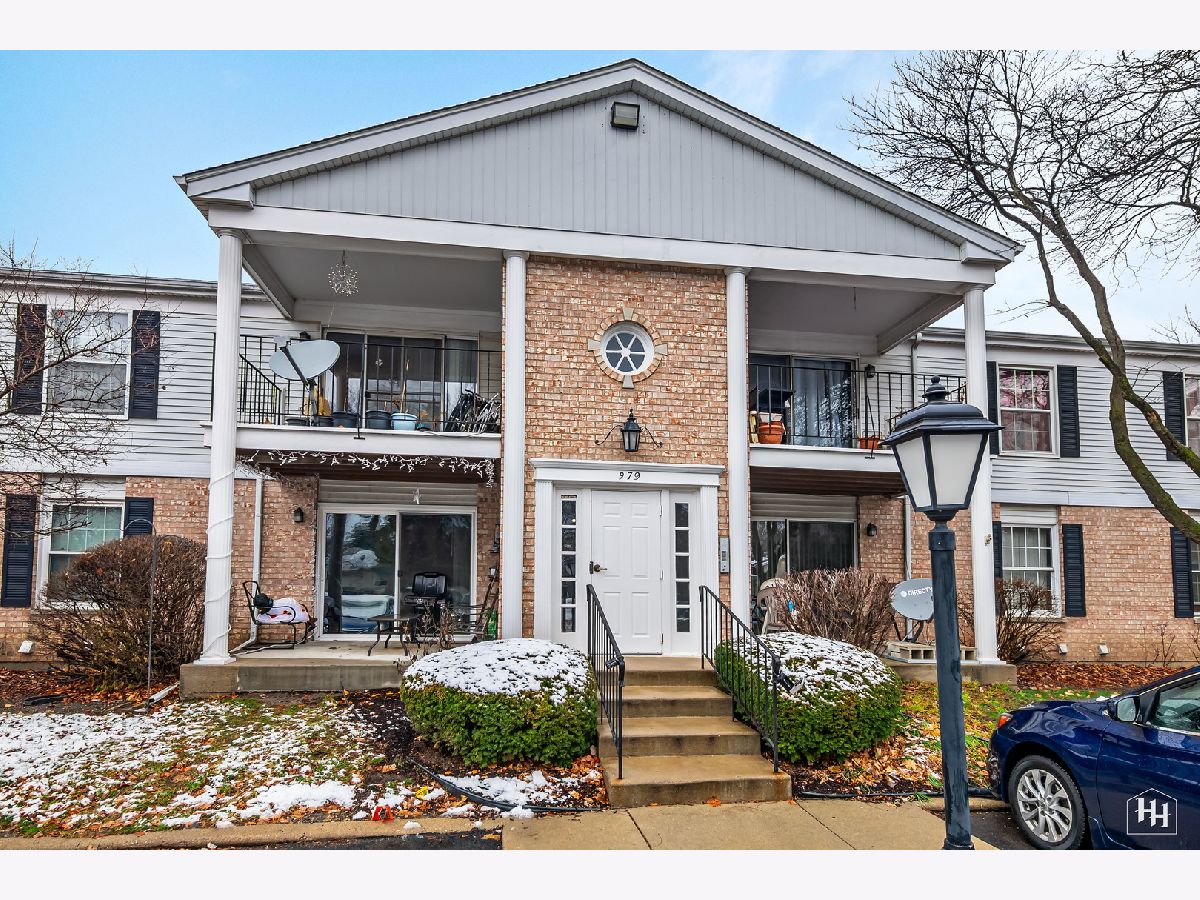 Condominiums Sold Colony Square Crystal Lake Illinois, 979 Golf Course