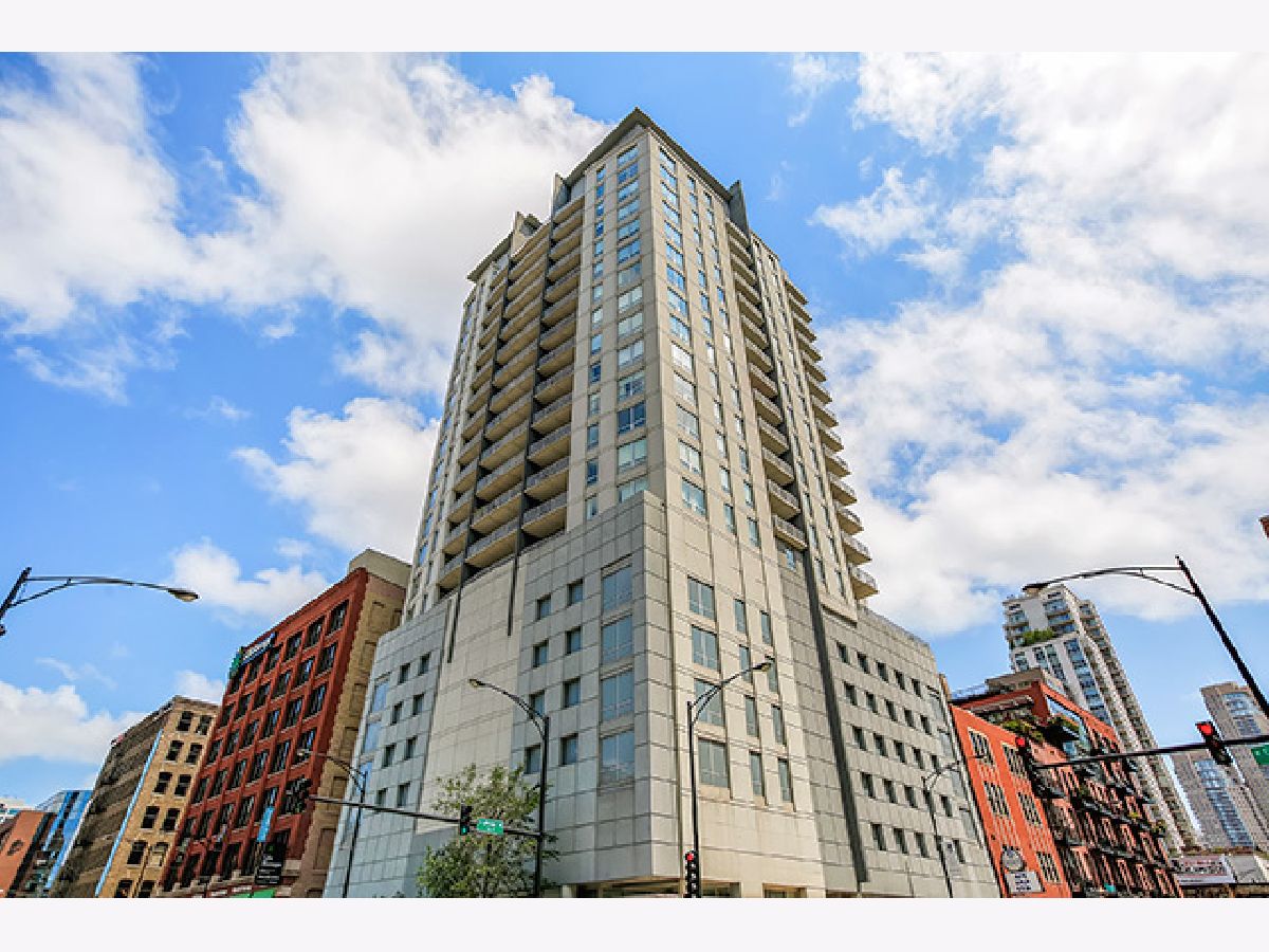 Condominiums Sold Grand Orleans Chicago Illinois, 330 Grand