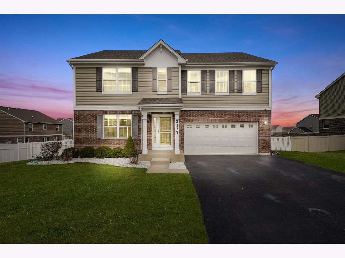 Heather Glen New Lenox IL, Homes & Condos & Townhomes For Sale & For