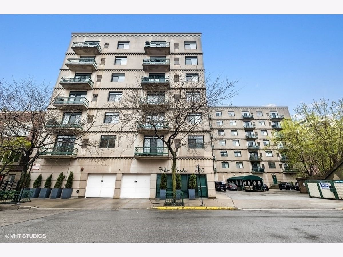 Condominiums Rented The Verde Chicago Illinois, 680 Green