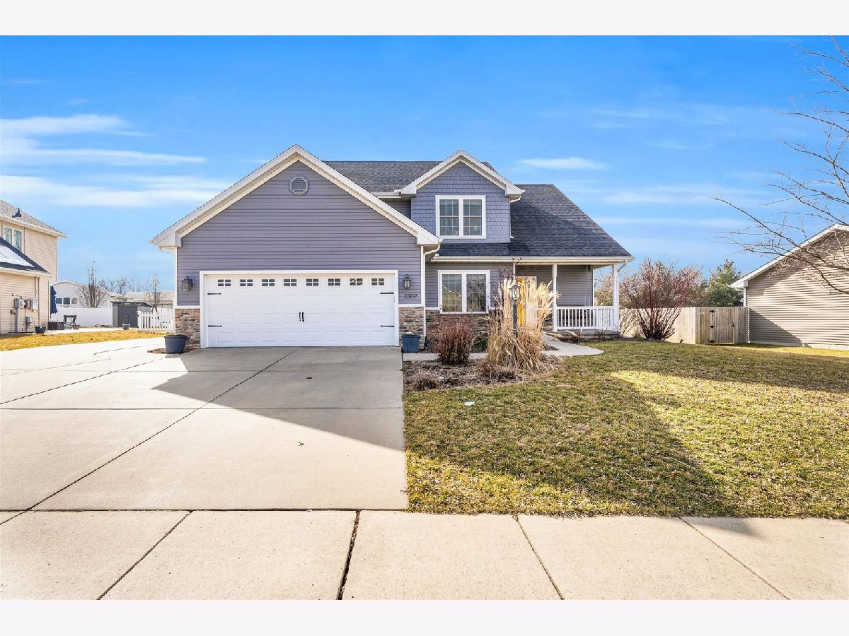 Homes & Condos & Townhomes Sold Ridge Creek Mahomet Illinois, 2307 Slade