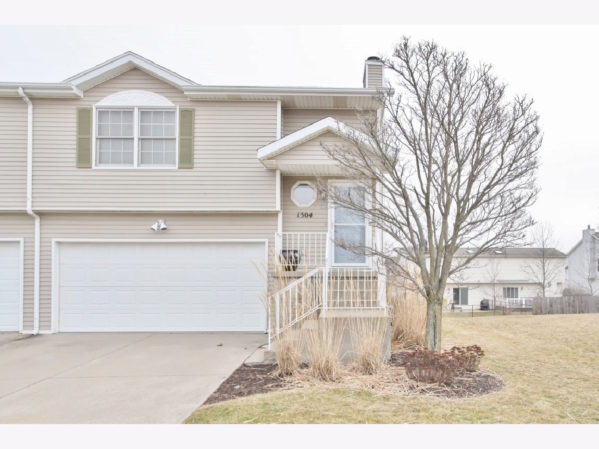 Condos & Townhomes Sold Beacon Hill Normal Illinois, 1304 Henry