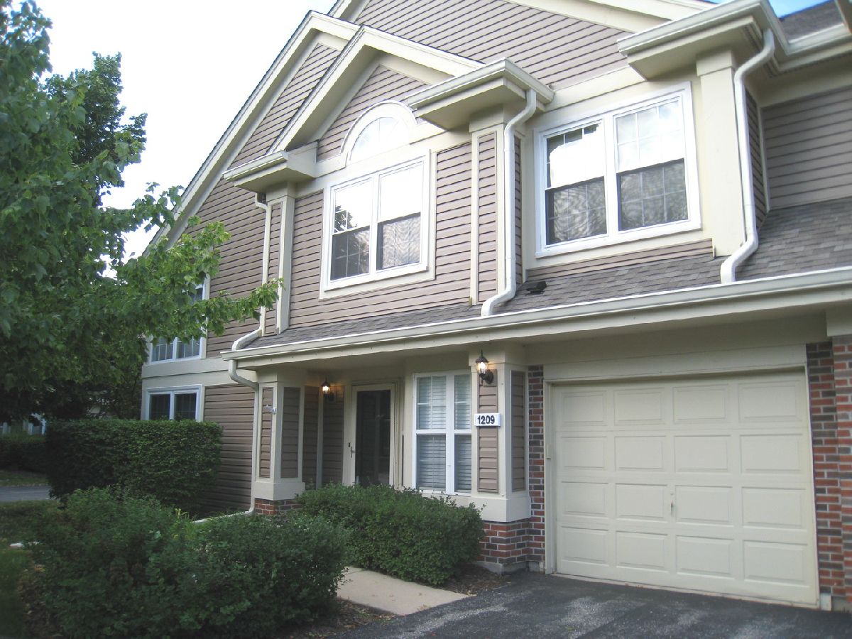 Townhomes & Condos & Homes Rented Talbots Mill Elk Grove Village Illinois, 1209 Old Mill