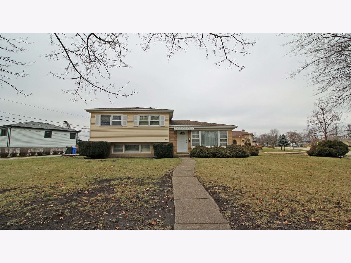 Homes Sold Colonial Heights Mount Prospect Illinois, 1727 Rusty