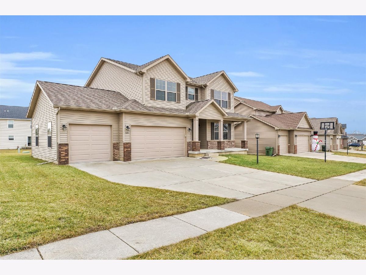 Homes & Condos & Townhomes Sold Hunters Ridge Mahomet Illinois, 1623 Hunters Ridge