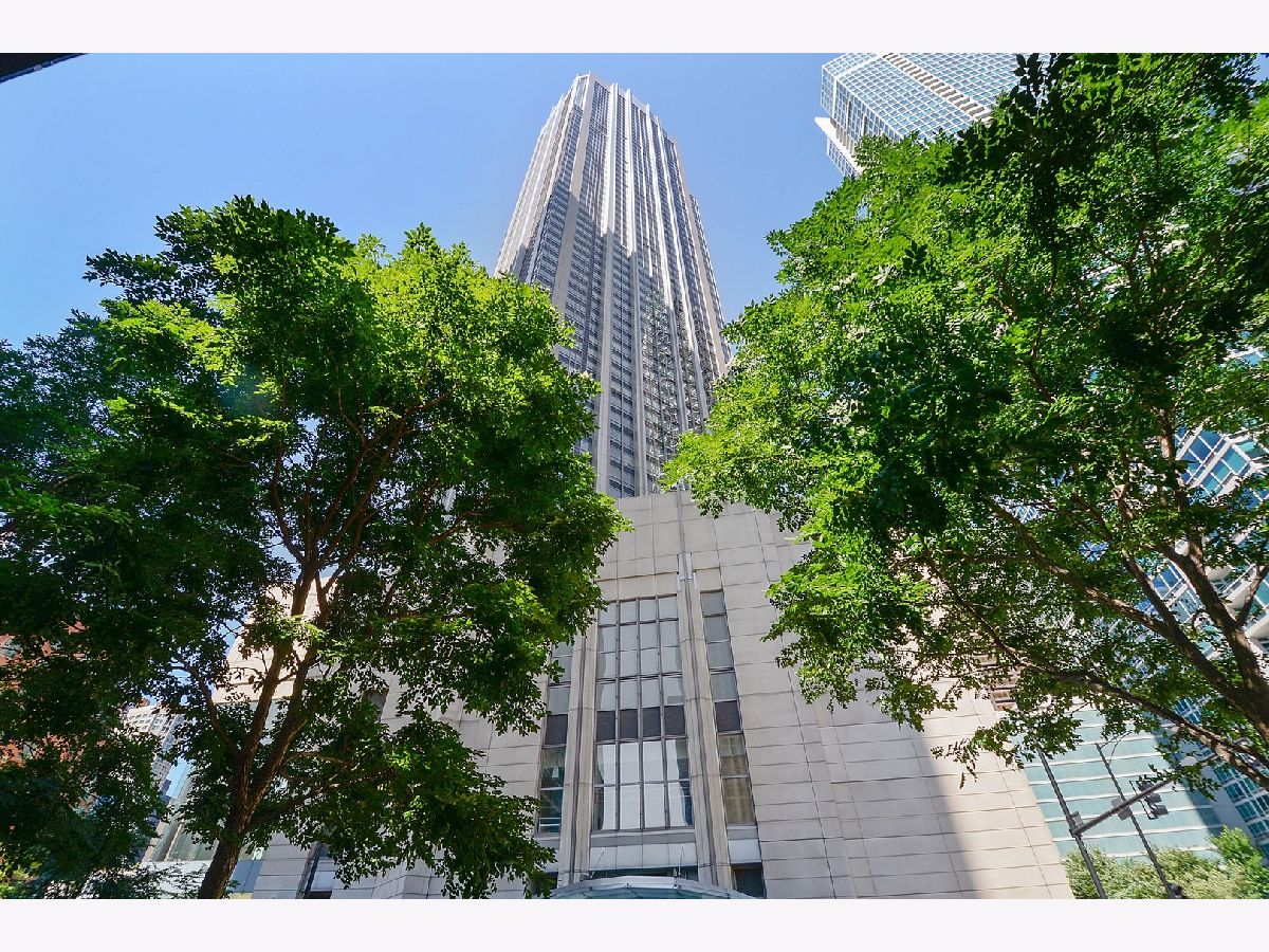 Condominiums Rented River East Chicago Illinois, 512 Mcclurg