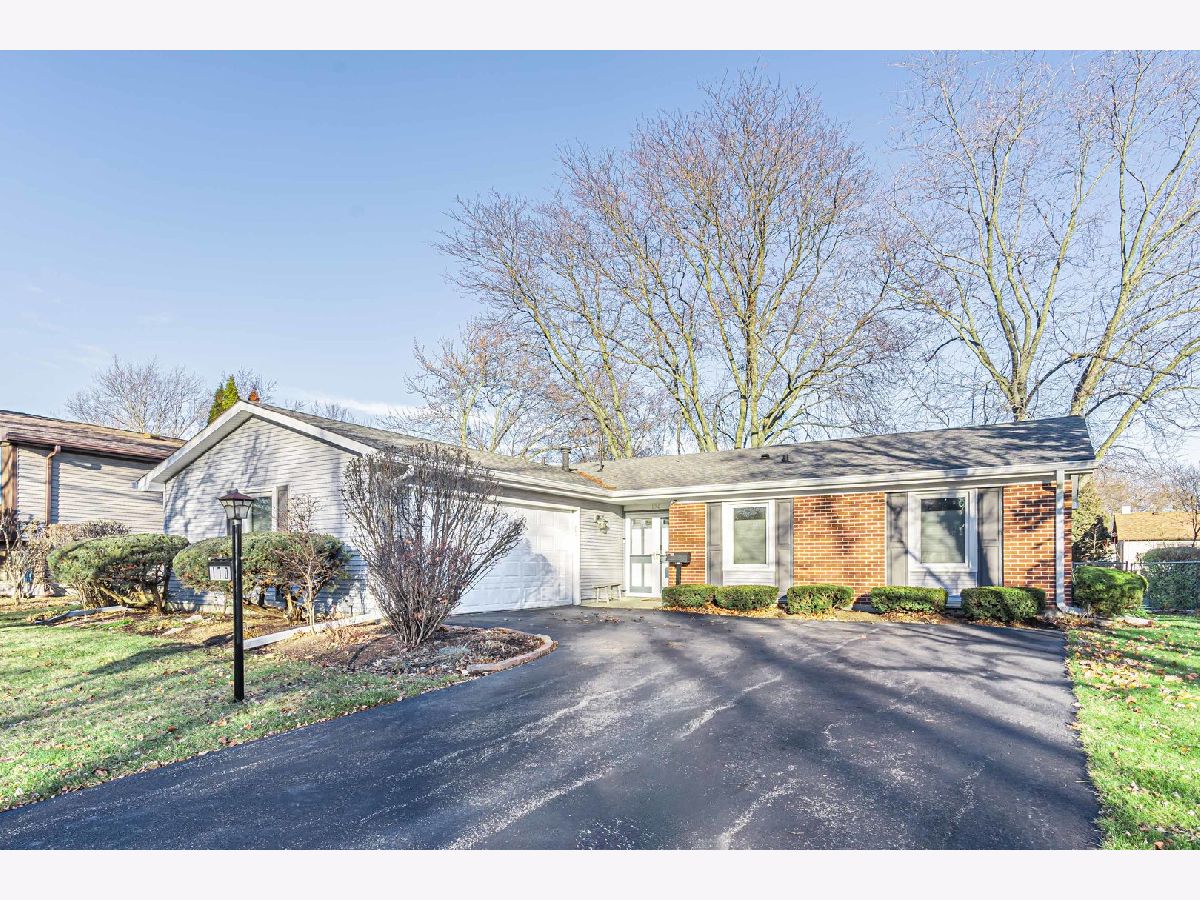 Homes Rented Old Mill Grove Lake Zurich Illinois, 170 Old Mill Grove