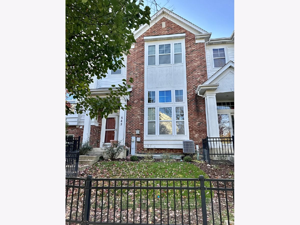 Townhomes & Condos Rented The Plaza On New York Aurora Illinois, 542 Grosvenor