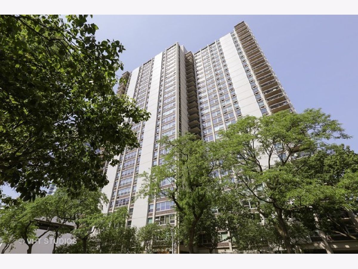 Condominiums Rented Eliot House Chicago Illinois, 1255 Sandburg