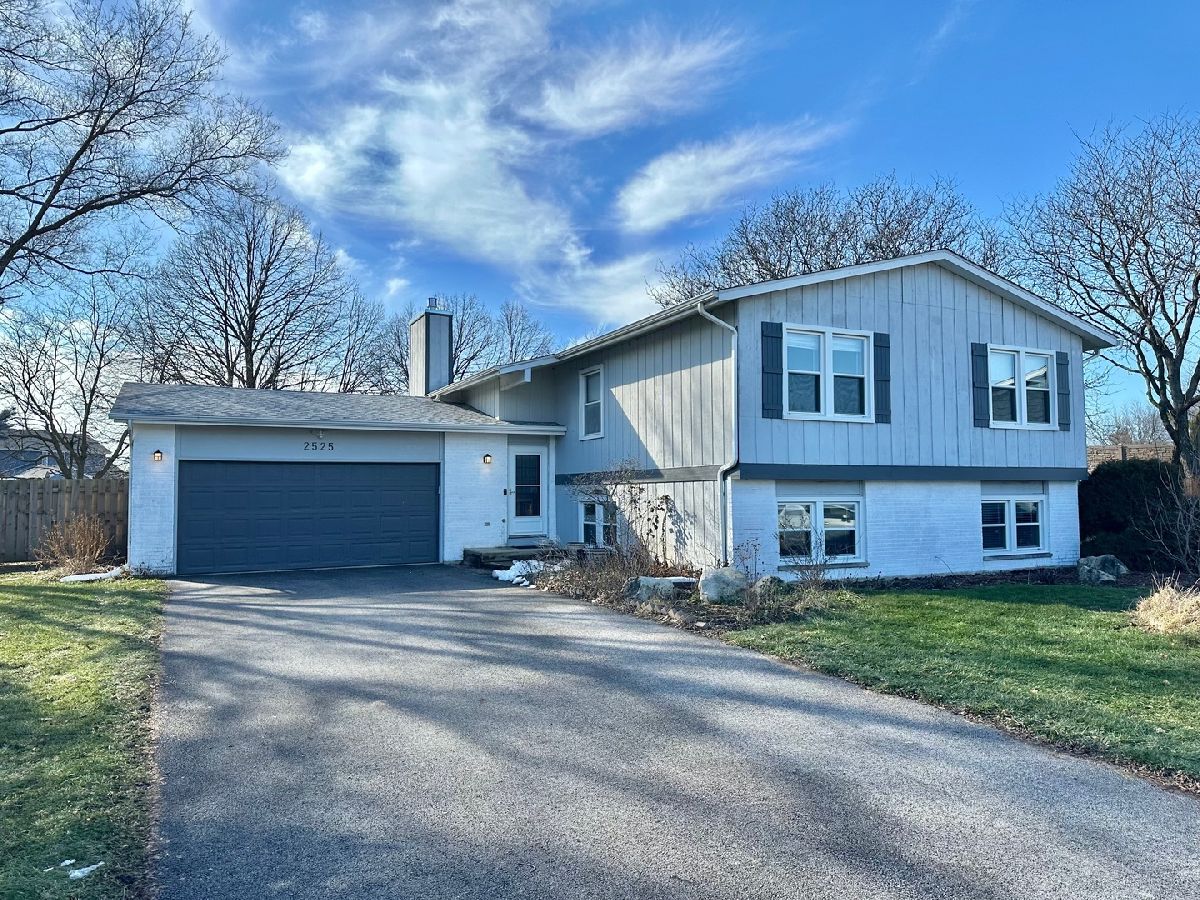 Homes Rented Green Hills Aurora Illinois, 2525 Ridge