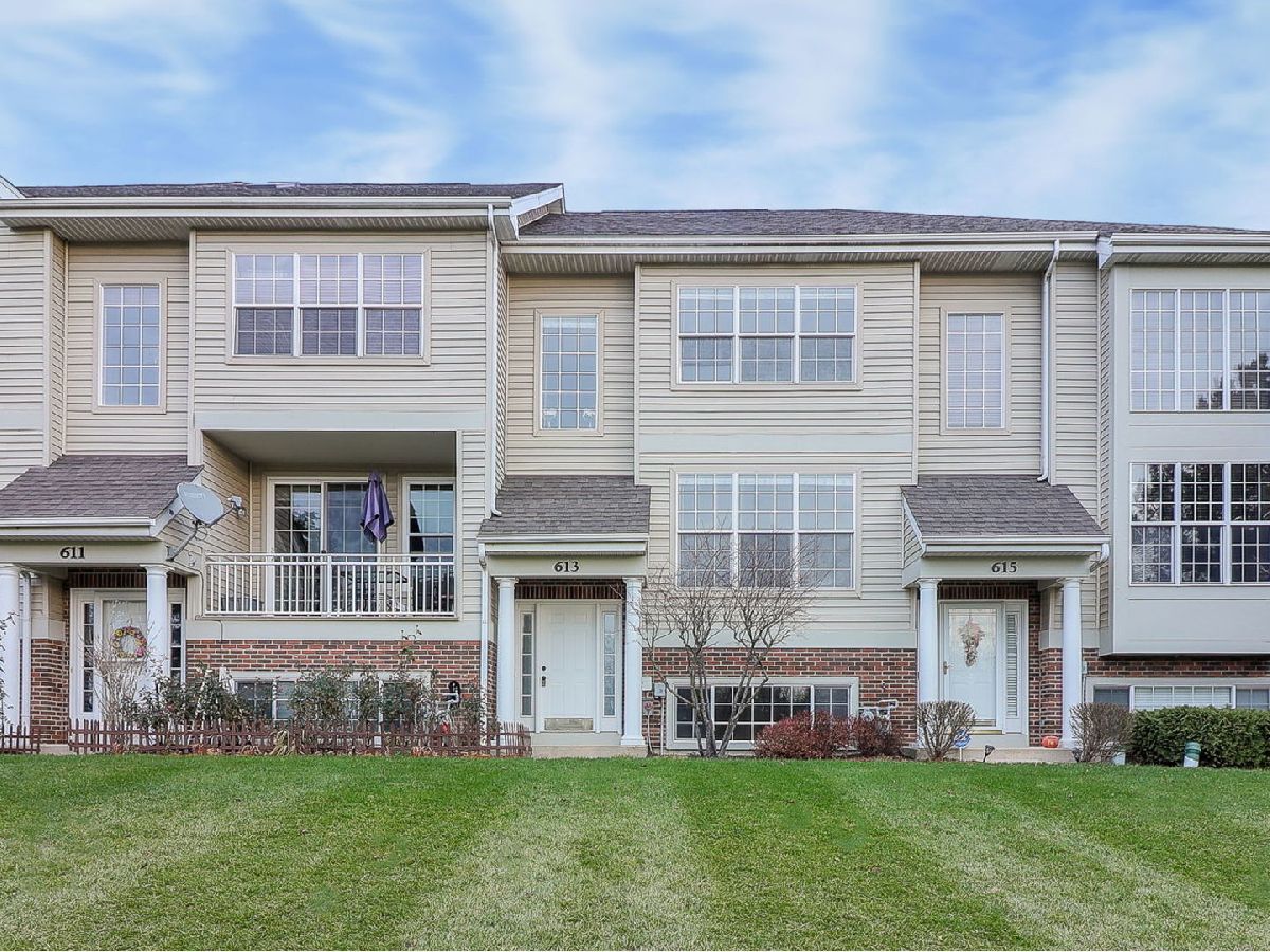 Townhomes Rented Pheasant Trails St Charles Illinois, 613 Pheasant