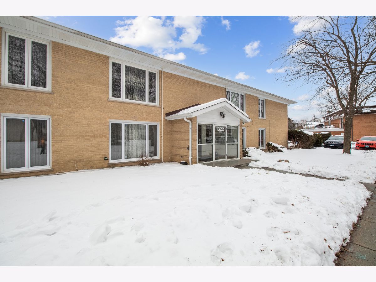 Townhomes & Condos & Homes Sold Surrey Park Arlington Heights Illinois, 1322 New Wilke
