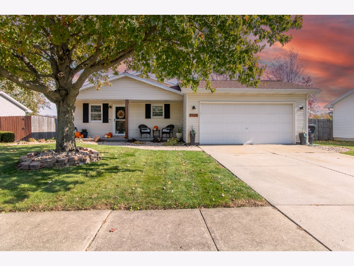 Homes & Condos & Townhomes Sold Pepper Ridge Bloomington Illinois, 2704 Rocksbury