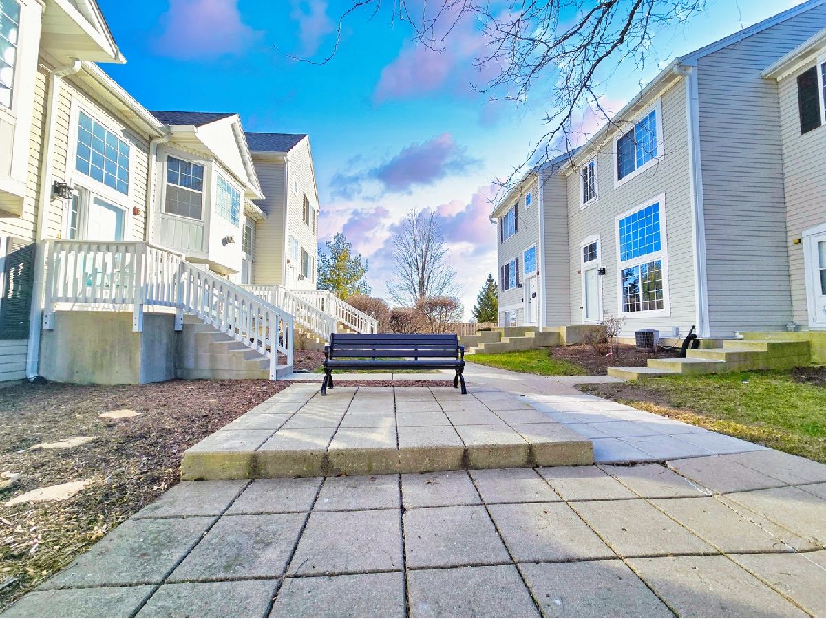 Townhomes & Condos Sold Summerwind North Aurora Illinois, 805 Victoria