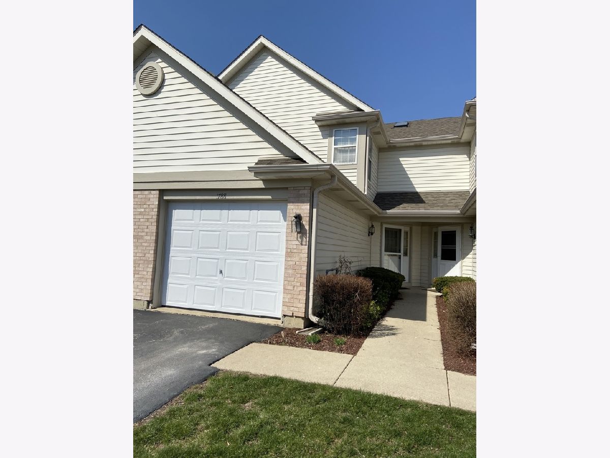 Townhomes & Condos Rented Briar Pointe Schaumburg Illinois