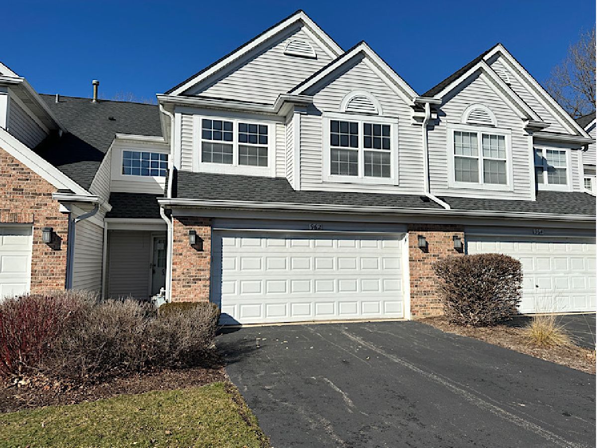 Townhomes & Condos & Homes Sold Willow Creek West Chicago Illinois, 962 Ainsley