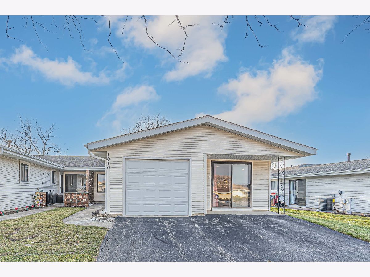 Townhomes & Condos & Homes Sold Weathersfield South Schaumburg Illinois, 1016 Shannock