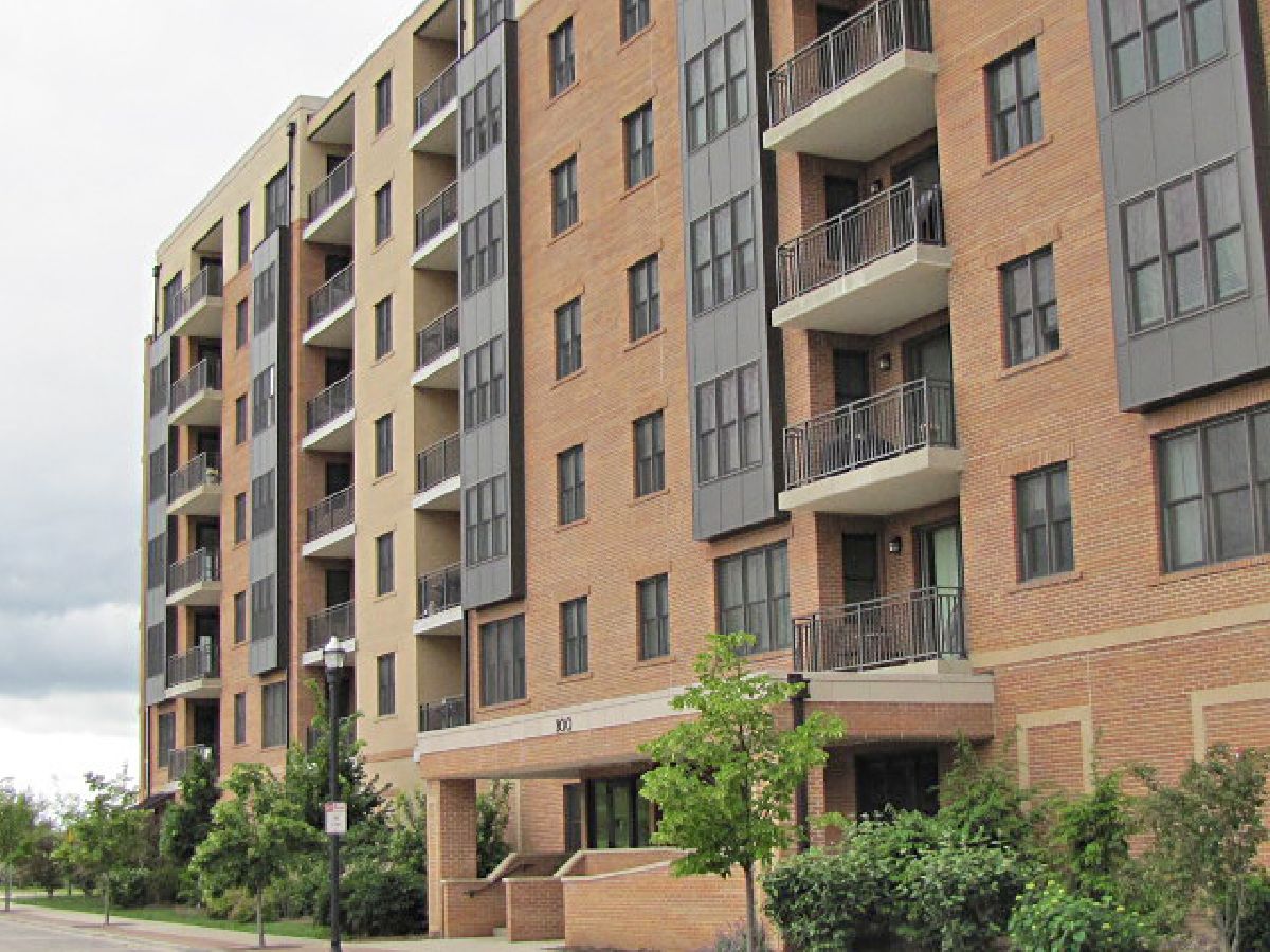 Condominiums Rented Cardinal Square Mundelein Illinois, 300 Anthony