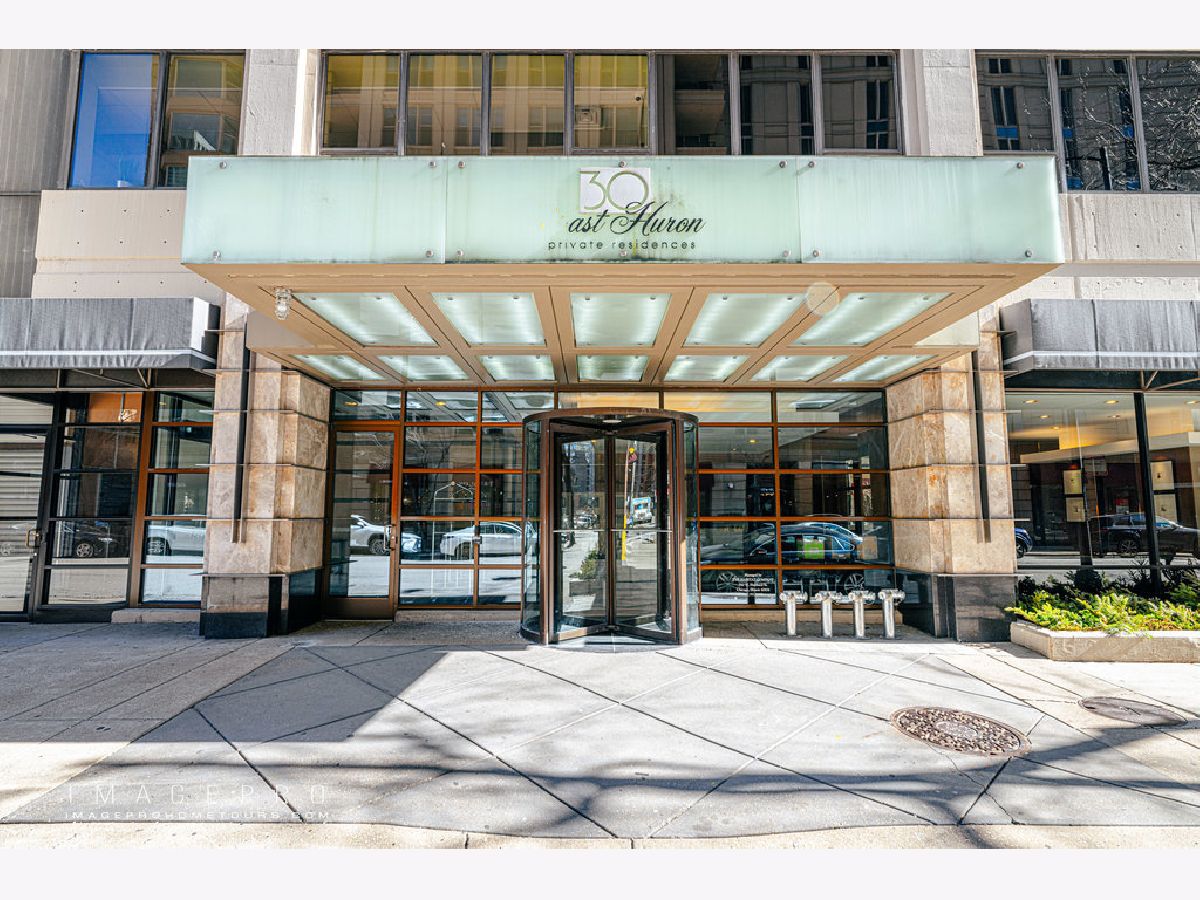 Condominiums Sold 30 E Huron Chicago Illinois, 30 Huron