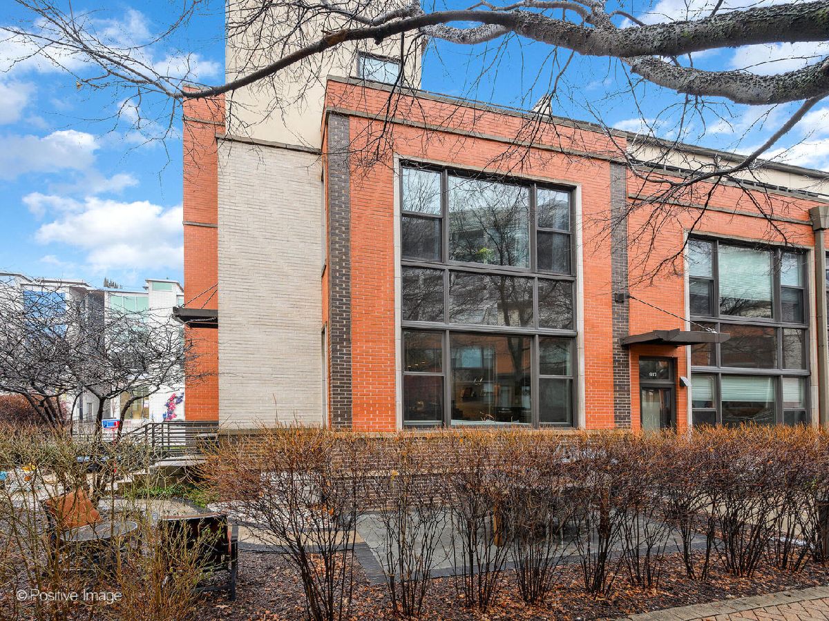 Townhomes & Condos Rented River Village Chicago Illinois, 921 Howe