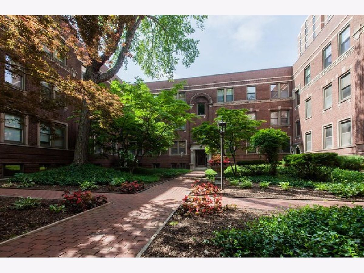 Condominiums Rented Barry Quad Chicago Illinois, 843 Barry