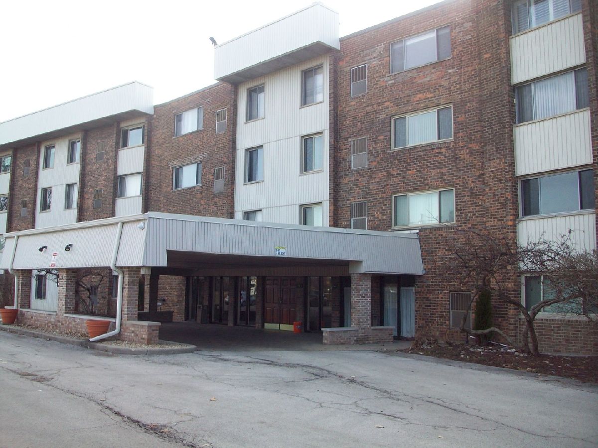 Condominiums Rented York Meadows Elmhurst Illinois, 841 York