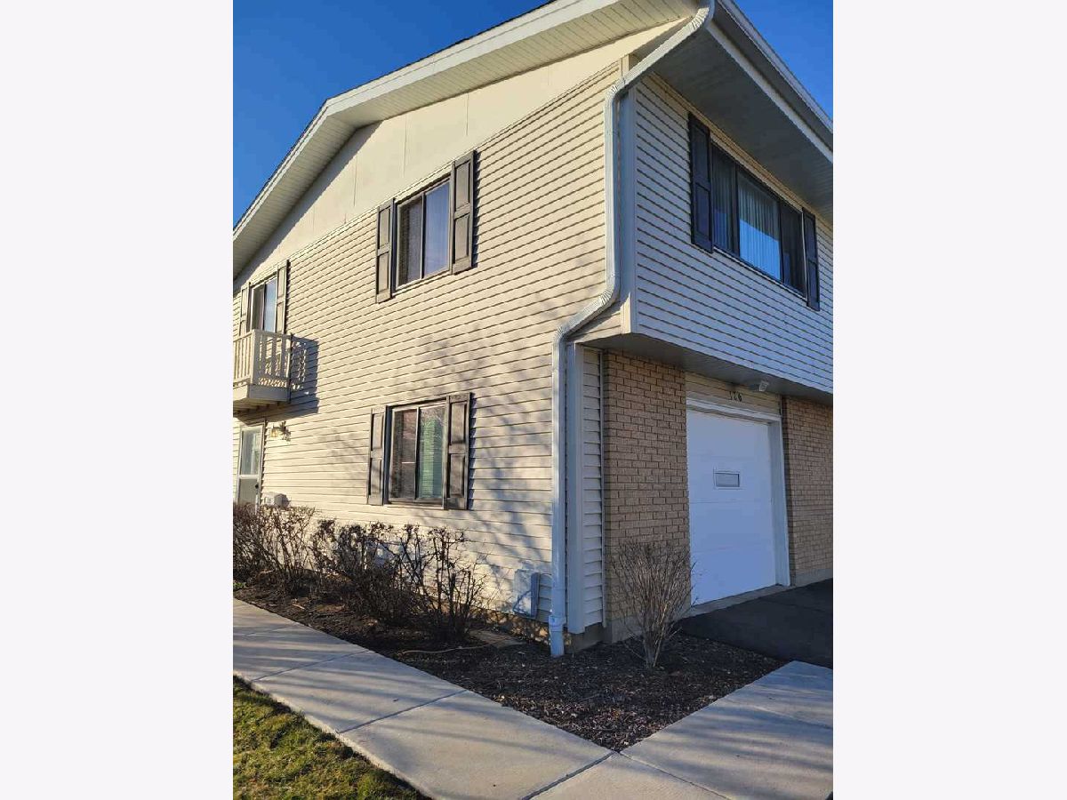 Townhomes & Condos & Homes Rented Weathersfield Commons Schaumburg Illinois, 120 Cotuit