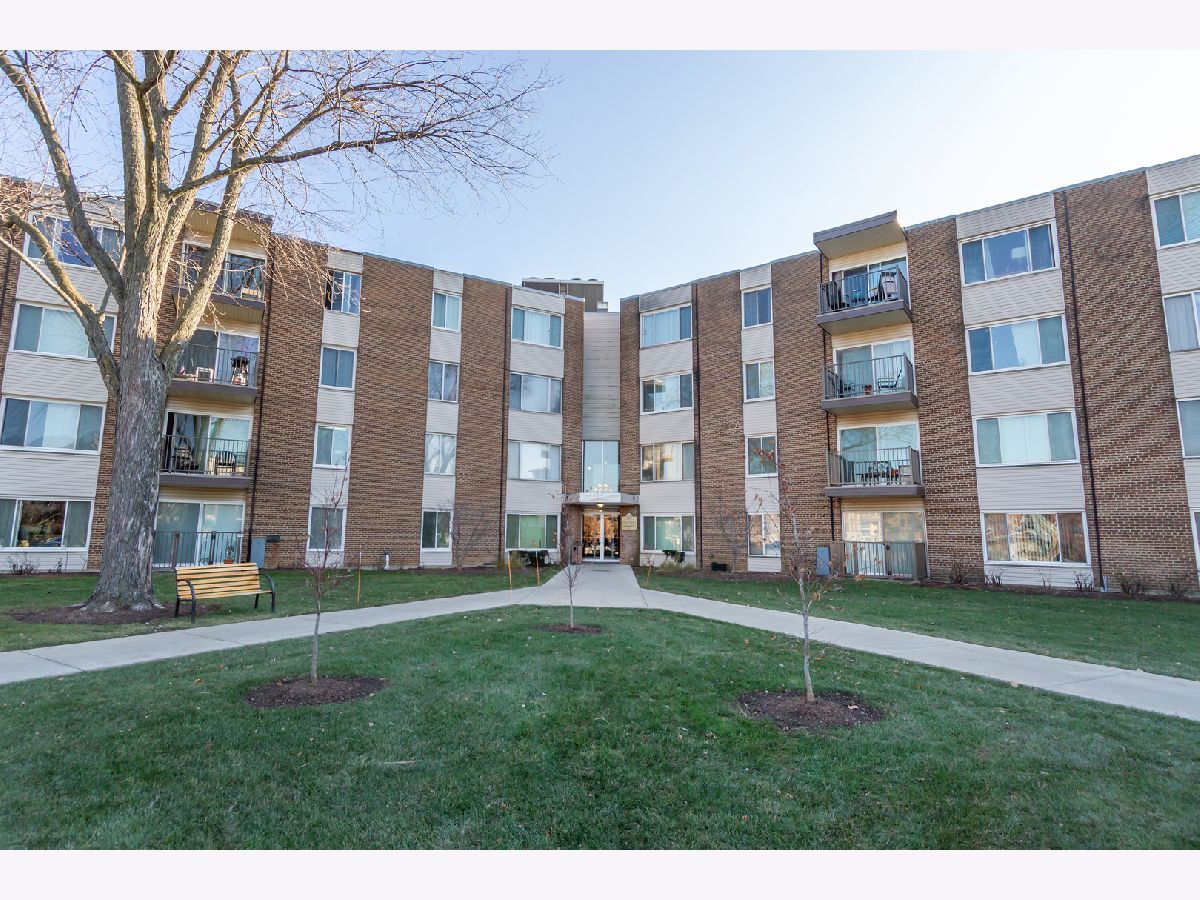 Condominiums Sold Park Towne Palatine Illinois, 140 Wood