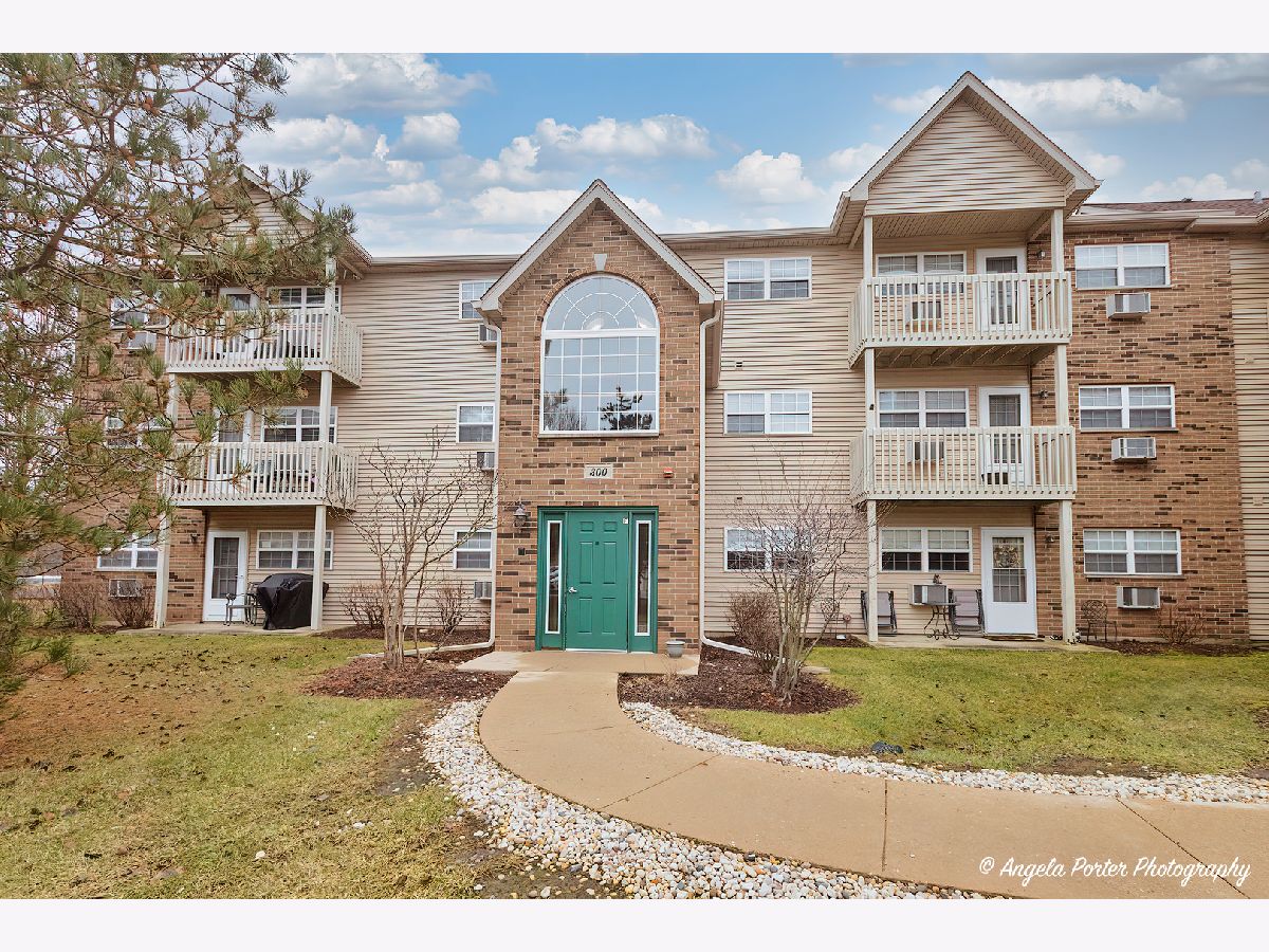 Condominiums Sold Kensington Manor Richmond Illinois, 300 Cunat