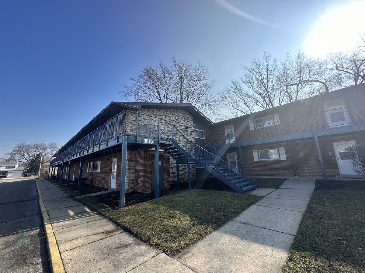 Condominiums Sold Dover Park Mount Prospect Illinois, 1815 Whitechapel