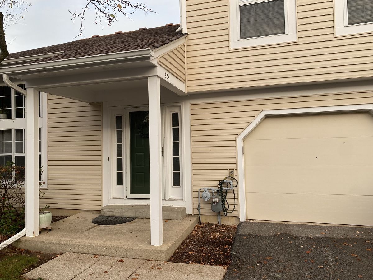 Townhomes Rented Southgate Manor Streamwood Illinois, 254 Acorn
