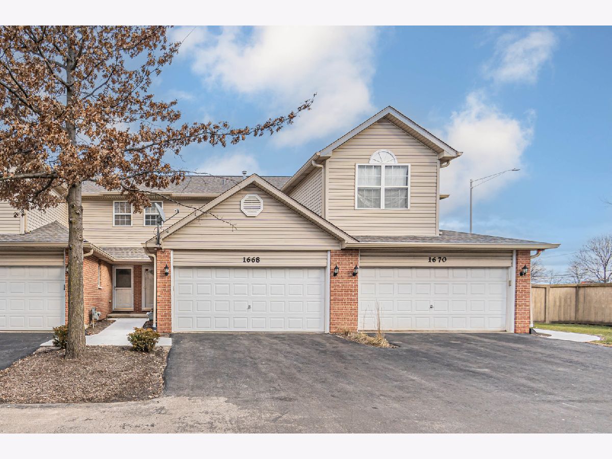 Townhomes Sold Riverbrook West Naperville Illinois, 1668 Windward
