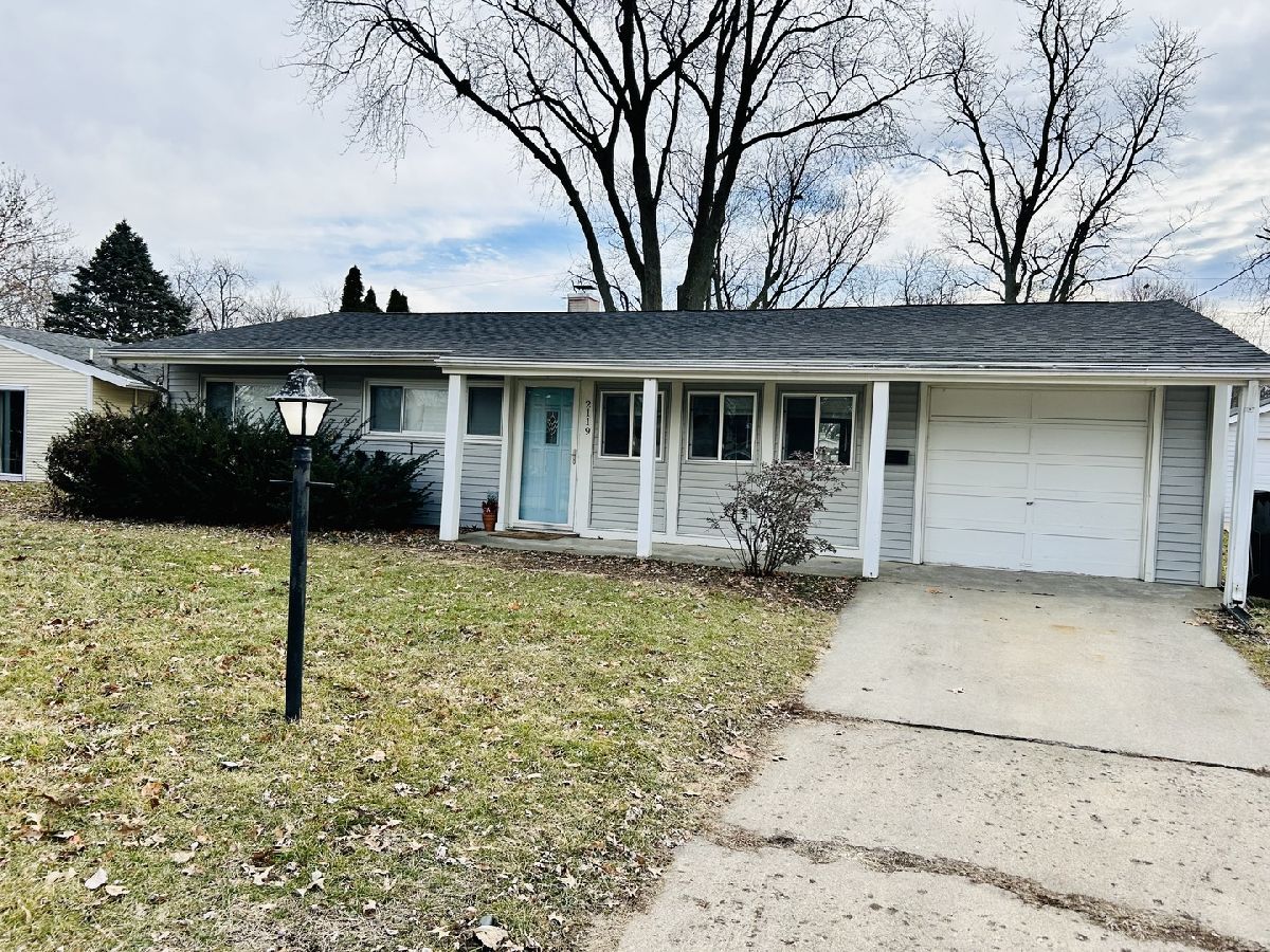 Homes & Condos & Townhomes Sold Town & Country Bloomington Illinois, 2119 Peirce