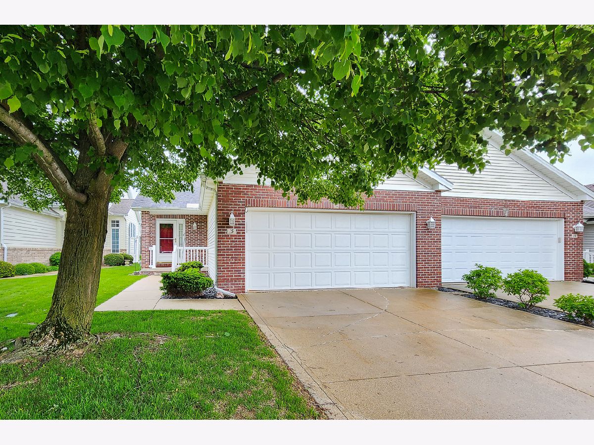 Homes & Condos & Townhomes Sold Windham Bloomington Illinois, 15 Grape Vine