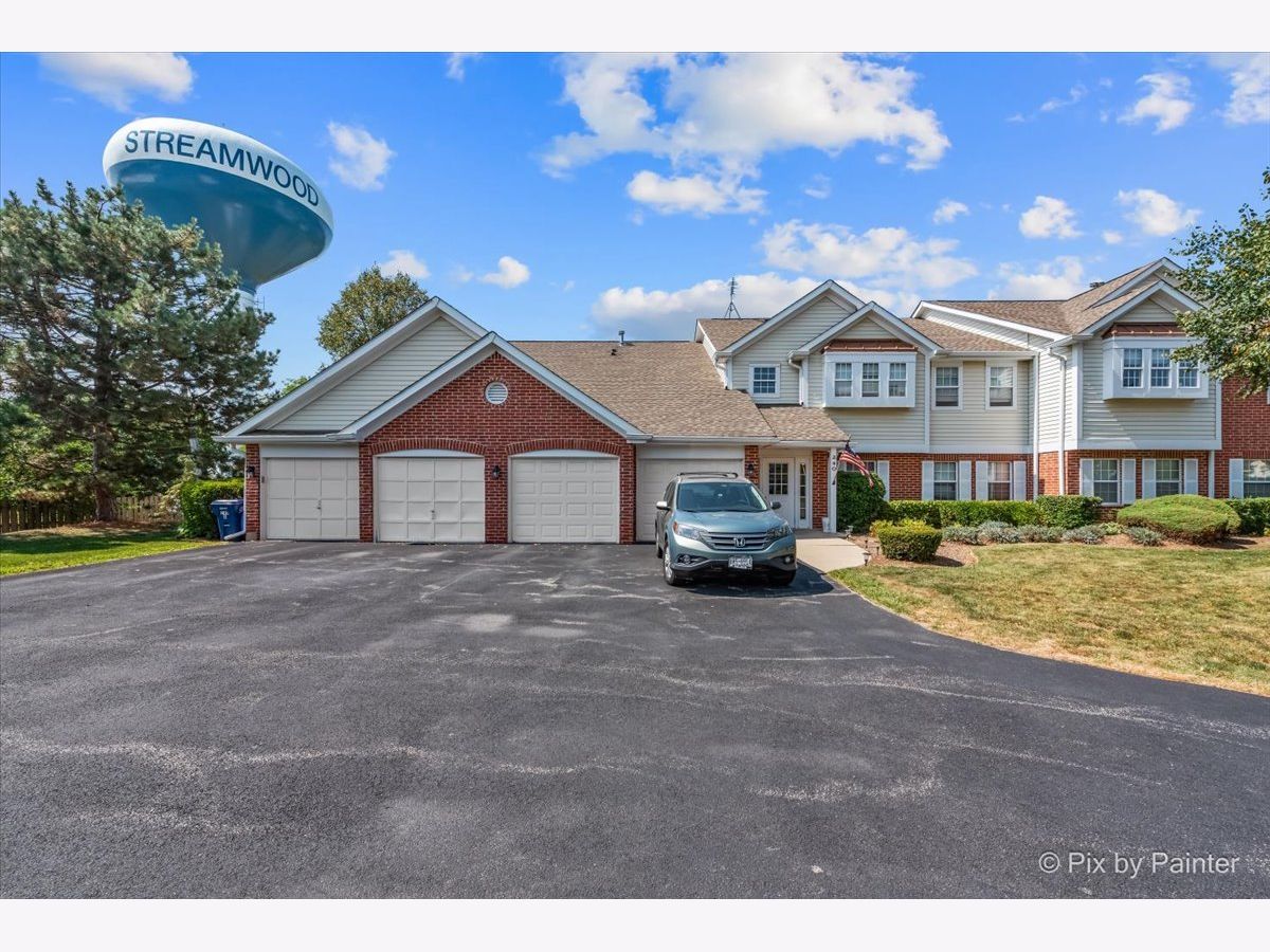 Townhomes & Condos Rented Heatherwood Schaumburg Illinois, 240 Winnsboro